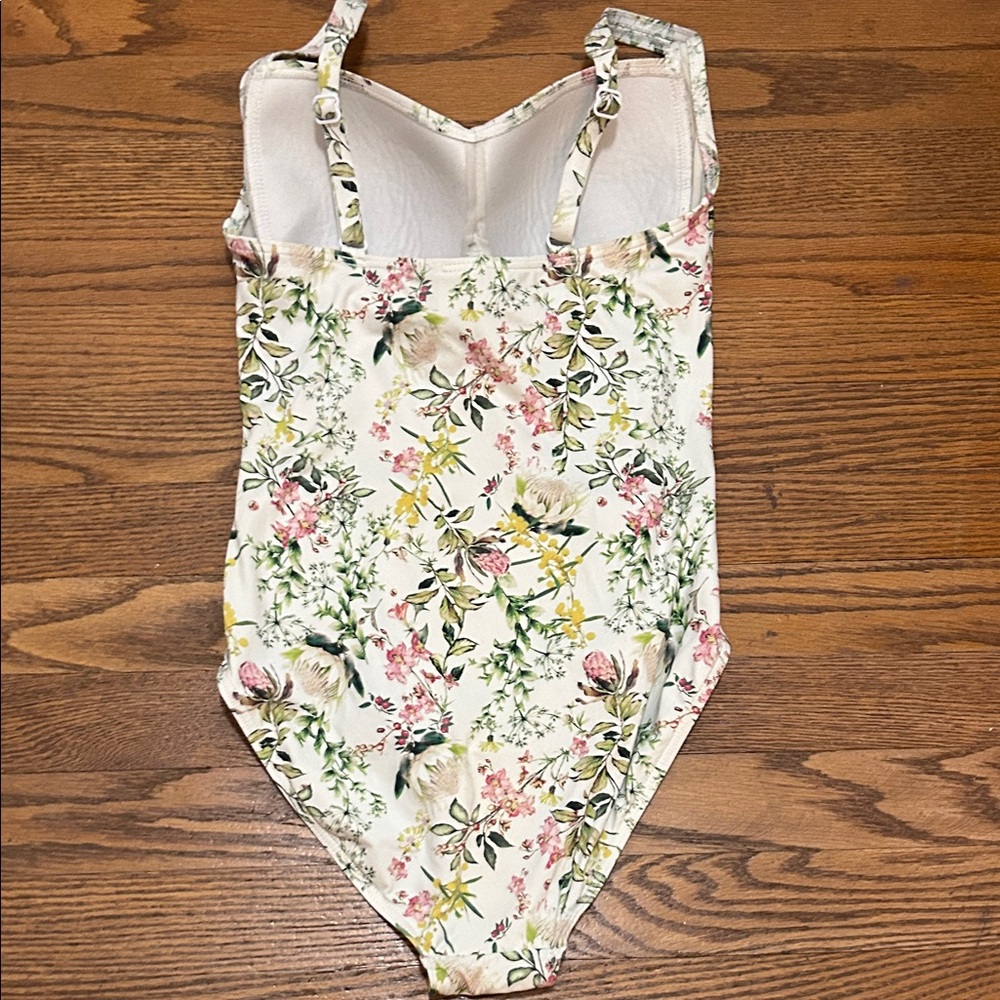 Nip Tuck Swimsuit Women’s 6 Floral One-Piece Ruched Sides - Picture 7 of 14